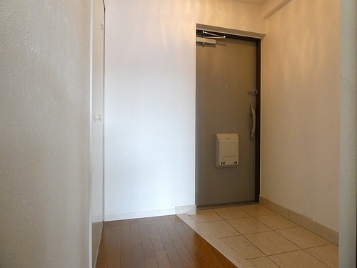 コスモ大和スターアベニューサードウイング 玄関　※2026年3月の写真