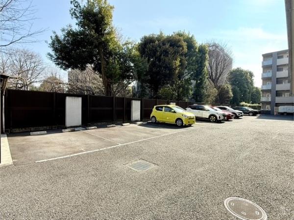 プレミアコンフォート高井戸4階 駐車場