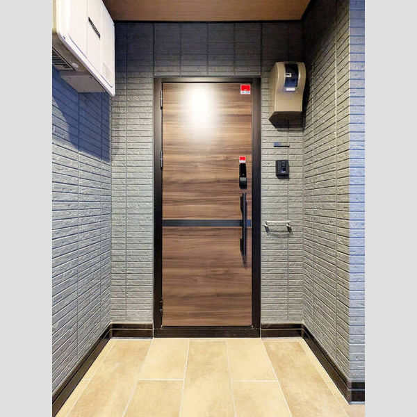 D-ROOM PREMIUM 多磨霊園駅103号室 玄関ドア