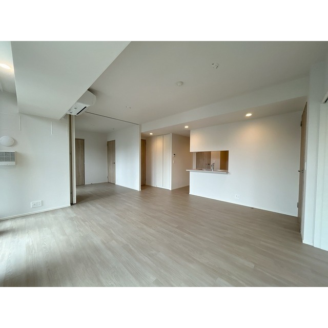 ザ・ケンジントン・レジデンス横濱片倉 リビングダイニング・寝室③