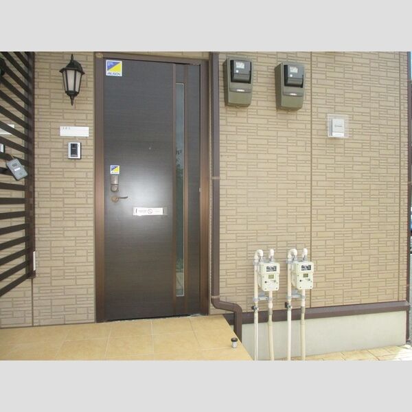 ラ・リアン　C・D　C棟105号室 玄関