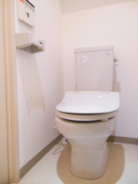 ガラ・シティ横浜西口 シャワー付きトイレ