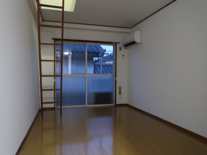 クリスタル大久保 リビング