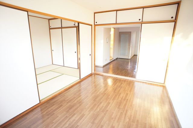 ファミーユ浜野 日当りのいい南側の洋室です