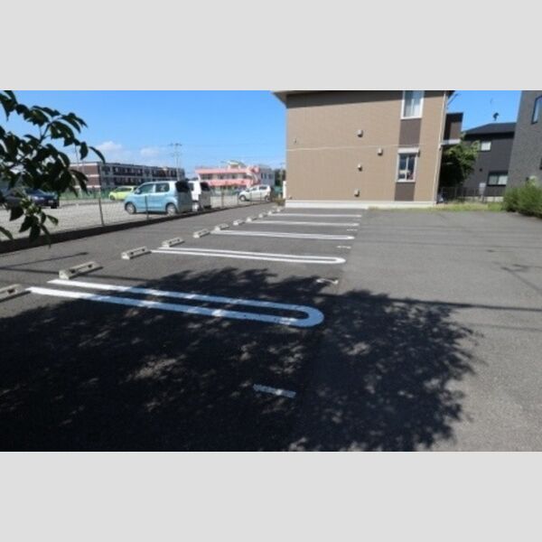 プレリュード　A 駐車場