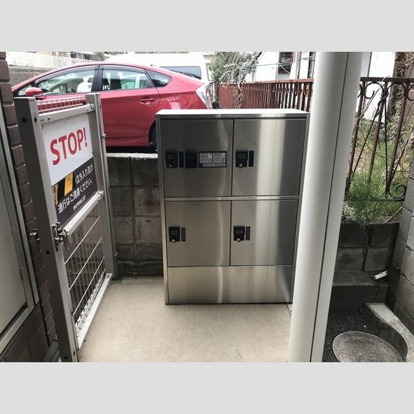 グランモア八柱202号室 宅配ボックス