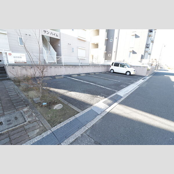 サンハイム 駐車場