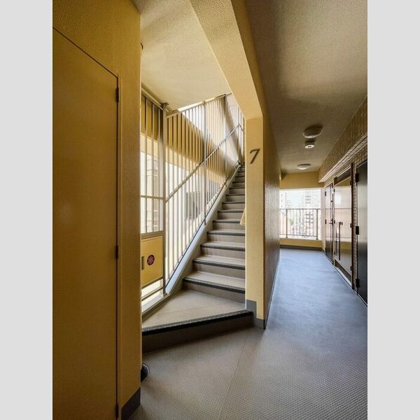 フィルモア ワン1003号室 エントランス