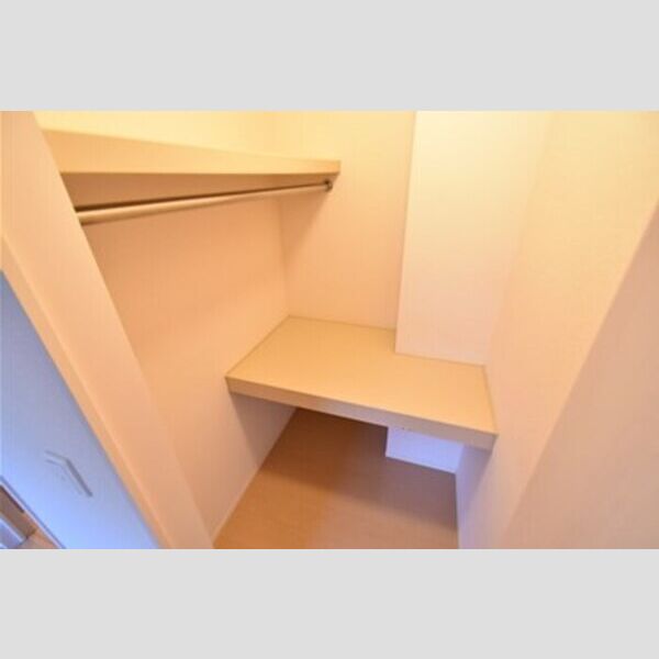 コンフィデンテⅠ102号室 ウォークインクローゼット