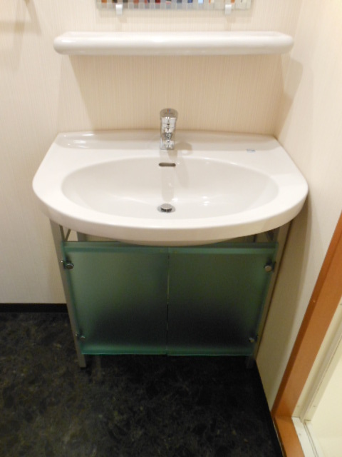 ガラ・ステージ芝公園駅前 明るい洗面所です