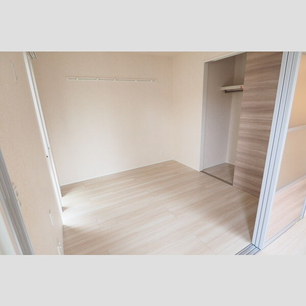 ロイヤルキング103号室 洋室