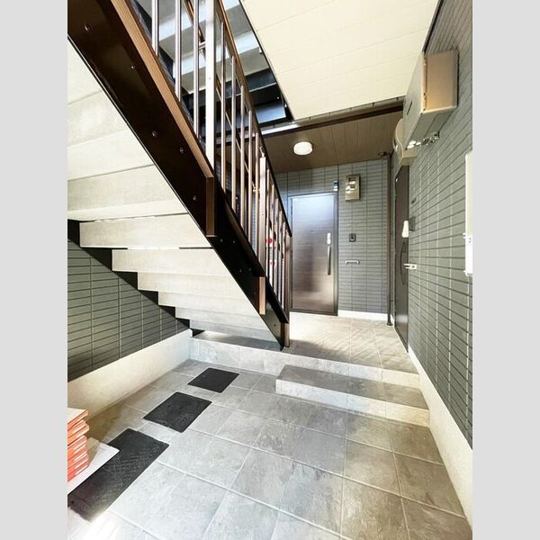 アセットコート貫井北町B エントランス内