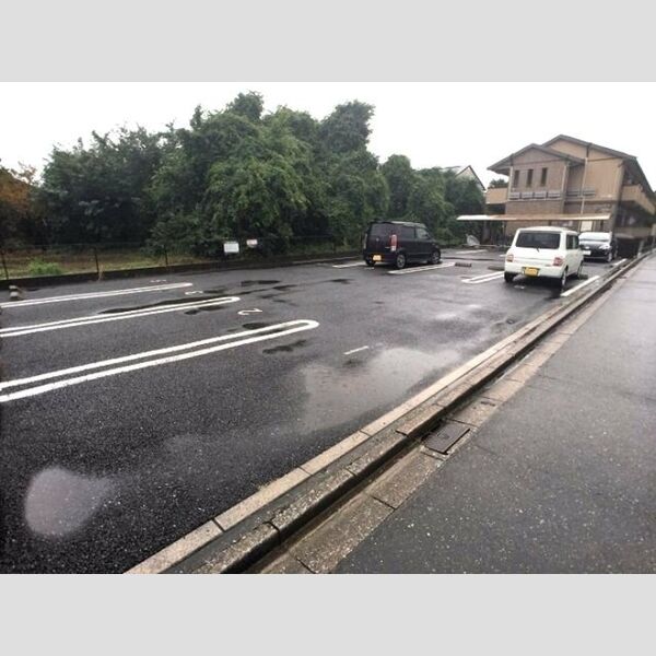 プレジオ201号室 駐車場