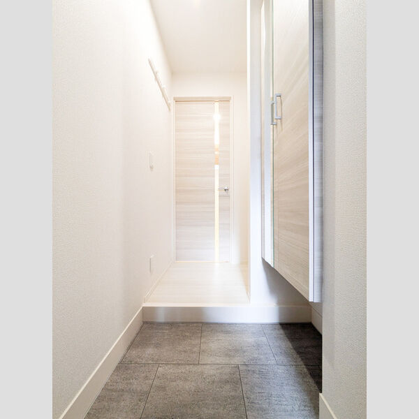 シンシアタワー102号室 玄関