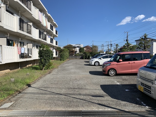 エクセレンス湘南台 駐車場