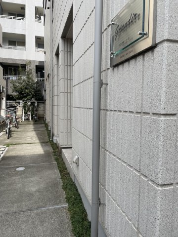 grandir201号室 自転車やバイクが停められます。