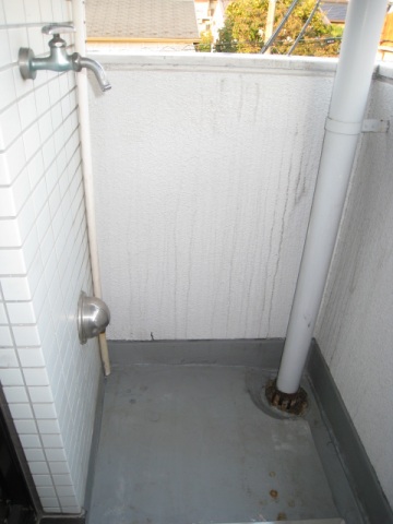 スカイコート日吉301号室 室外洗濯機置場