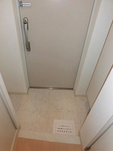 フェリース横濱7階 室内洗濯機置場　※2022年8月撮影