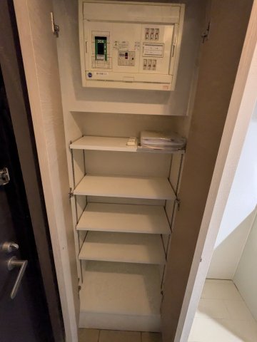 リーガランド方南町103号室 収納