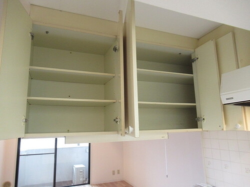 グローリア初穂千駄木・ヴェルデ千駄木 キッチン上部収納