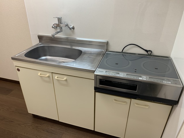 パルコート西荻 キッチンタイル貼替済み、水栓交換済み