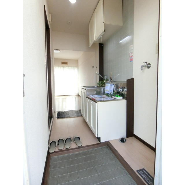 メゾンポンムＡ101号室 玄関