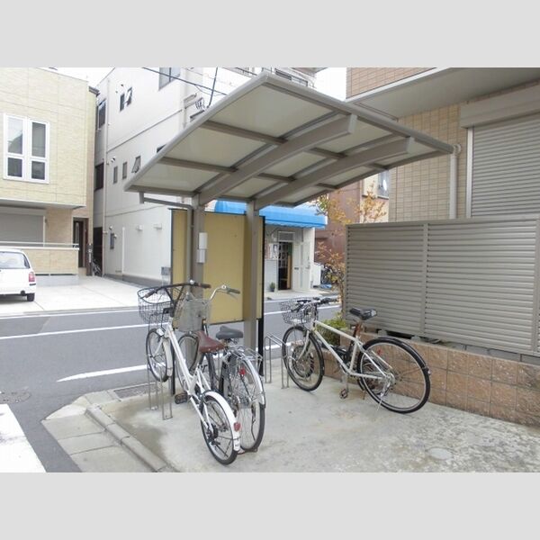 ルナカーサ301号室 駐輪場
