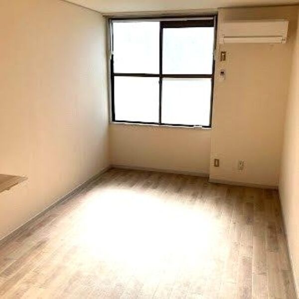 パインヒルズ208号室 居室