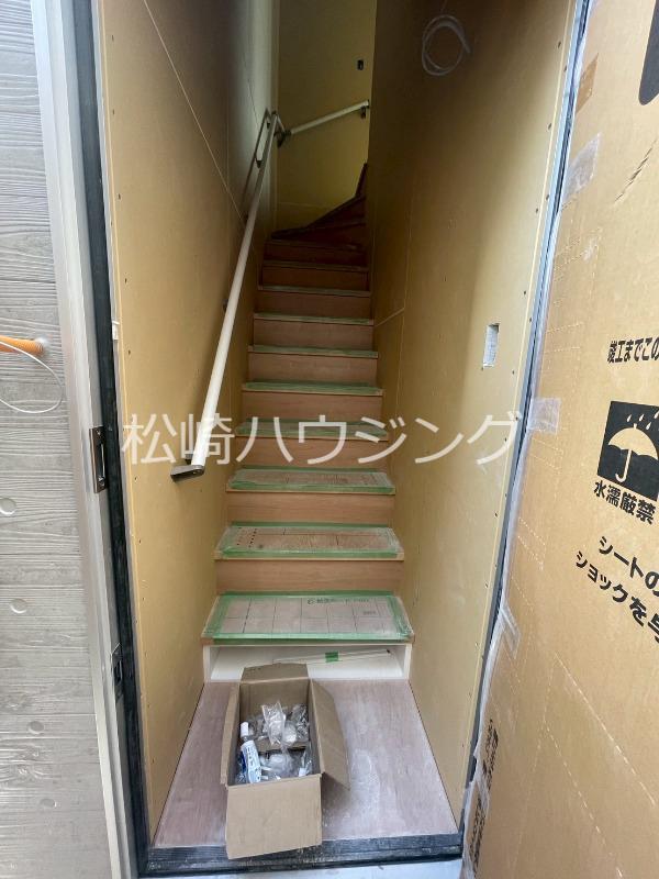 AW中野松が丘2階 玄関