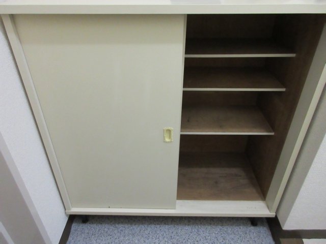 グランデール緑園0310号室 シューズボックス　※別号室の参考写真です(現況優先・仕様違いの場合あり)