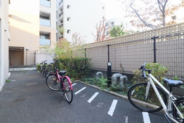 プレール三田1階 駐輪場