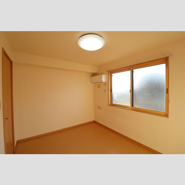 バニュルス　Ⅰ・Ⅱ・ⅢⅠ102号室 洋室