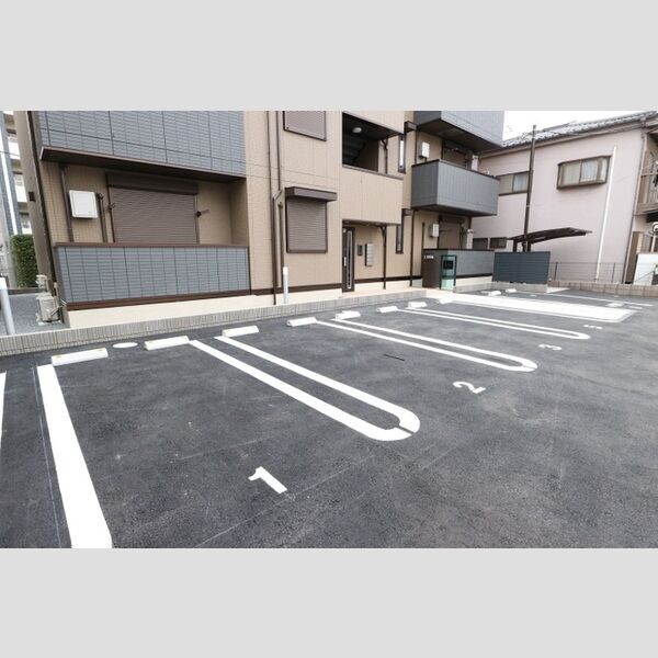 フェリスタ 駐車場