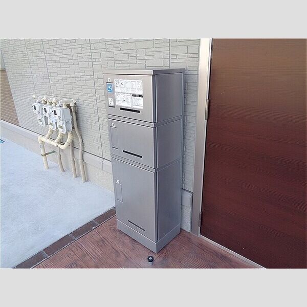 メゾンクオーレⅢ 宅配BOX