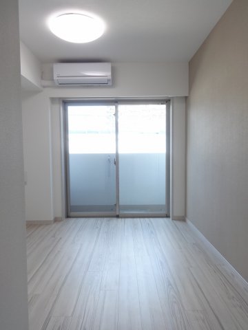 ＣＲＥＶＩＳＴＡ北千住302号室 リビング