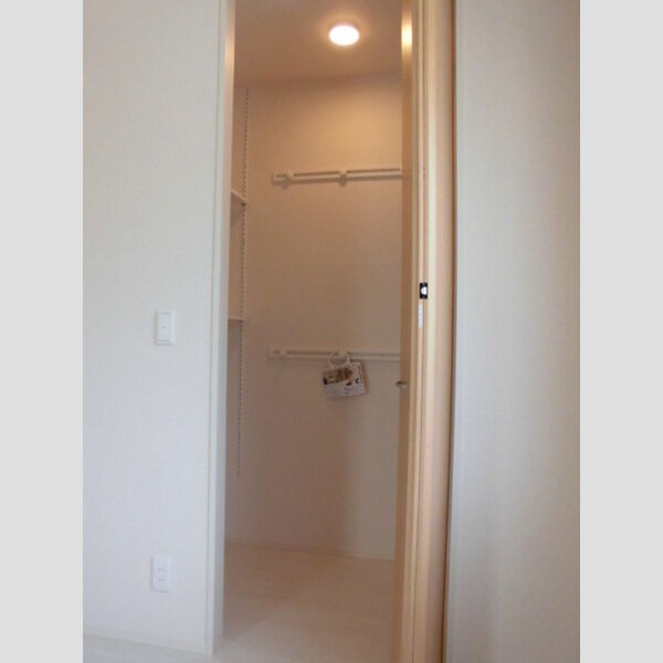 レセンテ小仲台101号室 ワンステップクローゼット