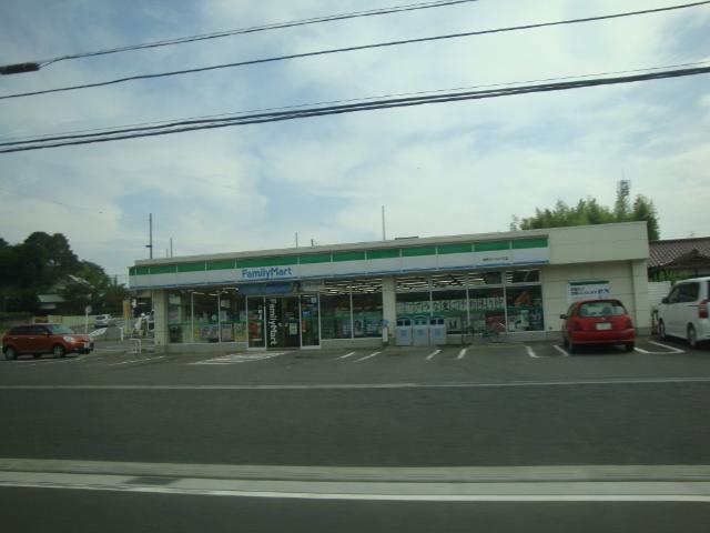 Ｍ’ｓ Ｆｏｎｔａｉｎｅ（エムズフォンテーヌ） ファミリーマート湘南めぐみが丘店まで1,128ｍ