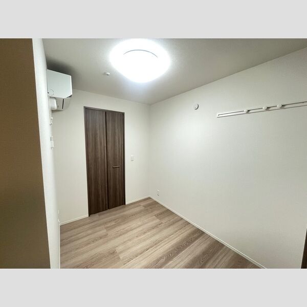 ラペーシュ湘南台103号室 洋室