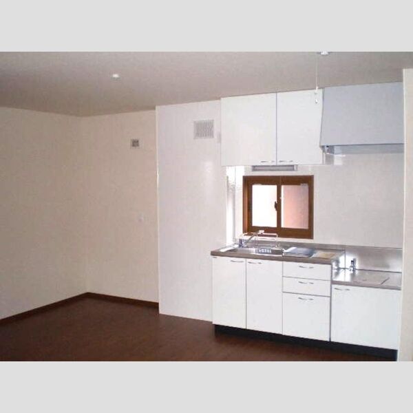 四葉の光 窓のある明るいキッチン