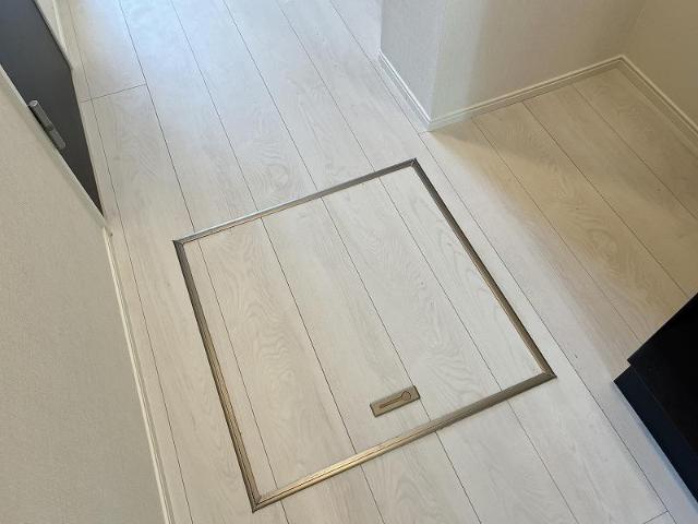 メゾンアルス101号室 床下収納