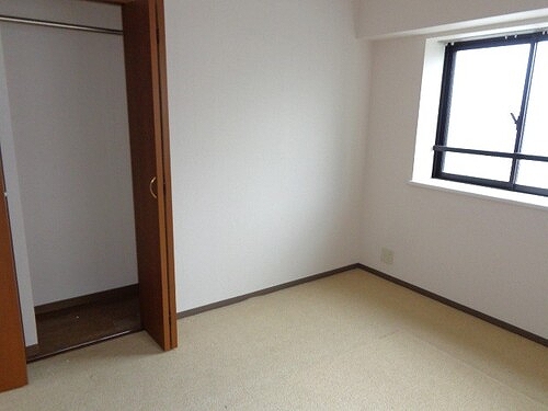 リヴィエルバーグ西大島 収納（洋室）　同タイプ別部屋2018年6月撮影