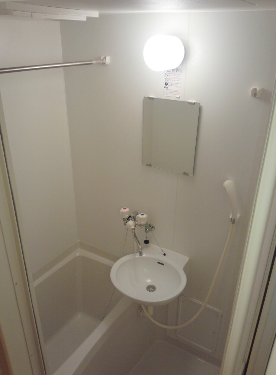 レオパレス西ノ前105号室 雨の日にも便利な浴室乾燥機付き