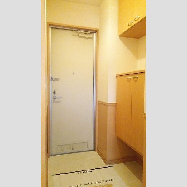 バニュルスⅣ303号室 玄関