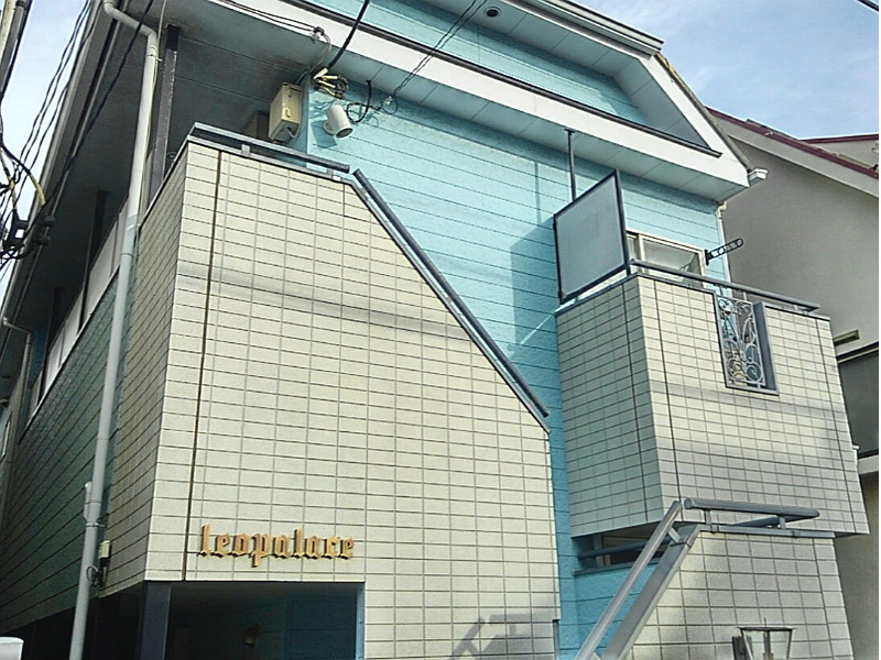 レオパレス鶴瀬第３の外観画像