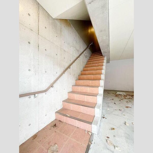 フォレストヒルズ 階段