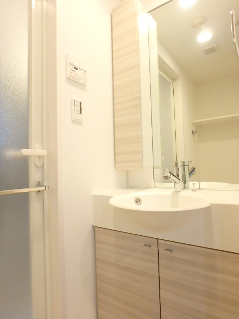 ガーラ・ヒルズ氷川台2階 ハンドシャワー付独立洗面台