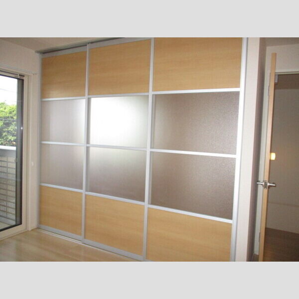 fraiseⅡ202号室 間仕切り　ライトスルースクリーン