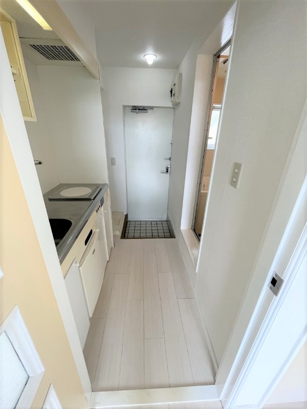 カーサ・ブランカ浦安(K-011)1階 玄関