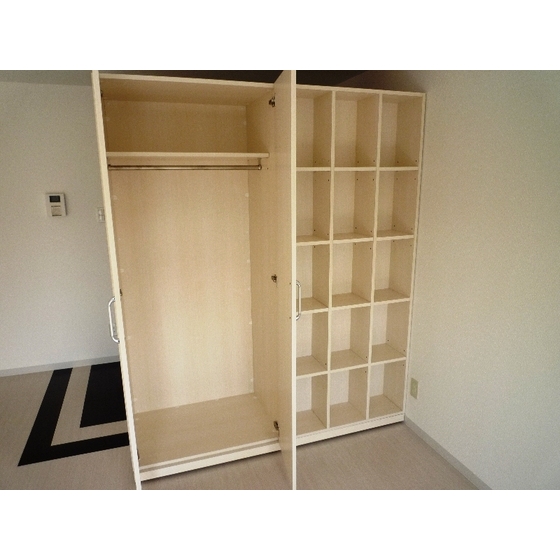 プレイズ　レイ 内観