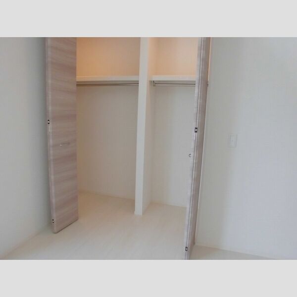 グランフォルト高砂 洋室6.2帖 クローゼット